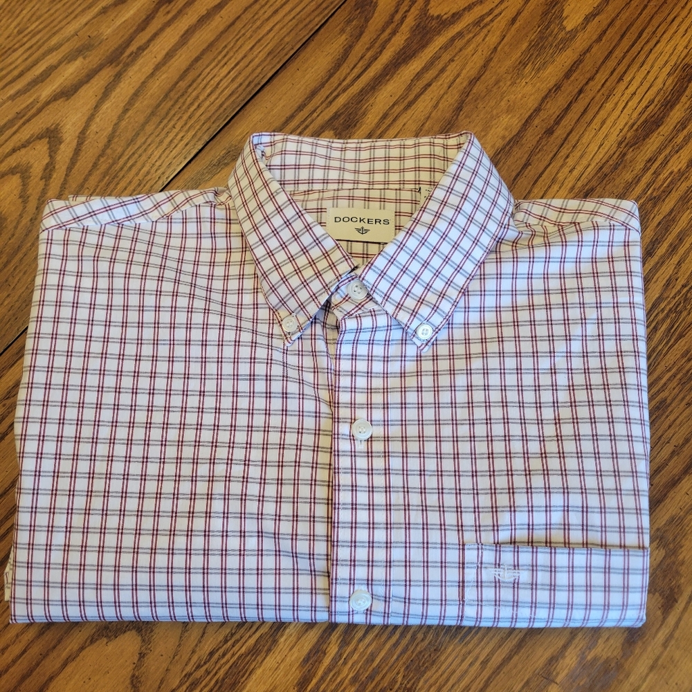 Dockers Men's Burgundy/Gray Checkered Shirt Medium